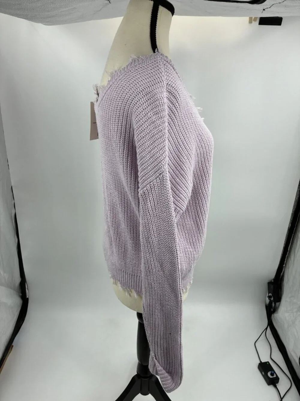 Moon & Madison Womens Lavender Distressed V-Neck Rib Knit Sweater Size L